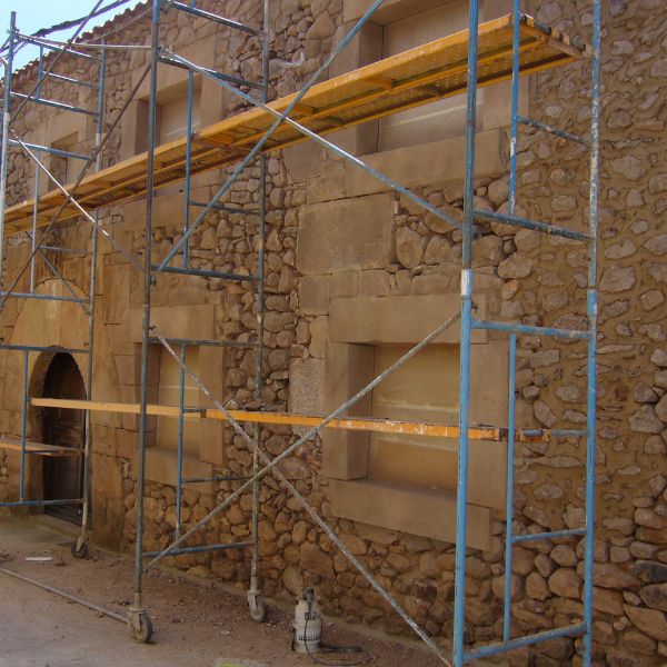 restauración de fachada de piedra de mampostería